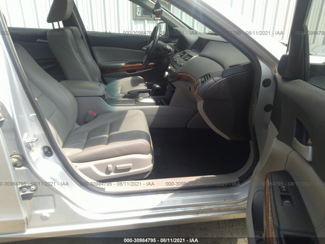 Photo 4 VIN: 1HGCP2F80BA007997 - HONDA ACCORD SDN 