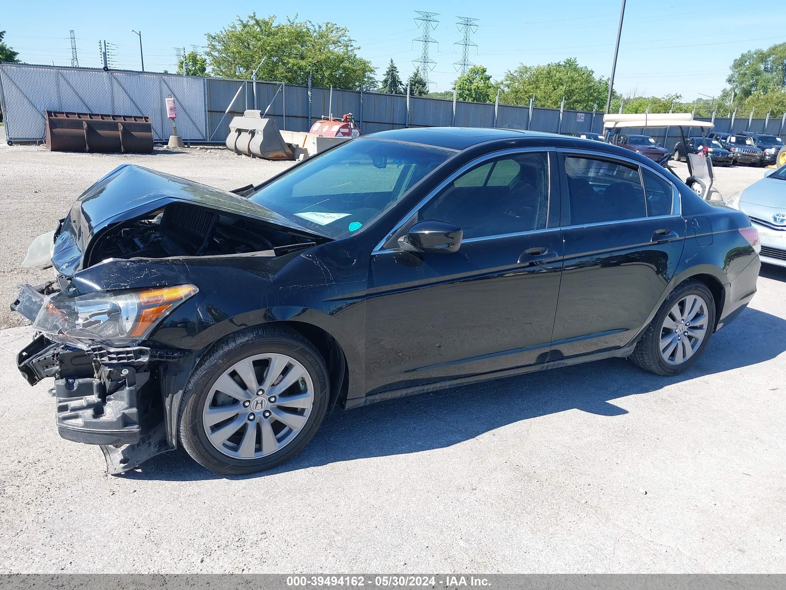 Photo 1 VIN: 1HGCP2F80BA102205 - HONDA ACCORD 