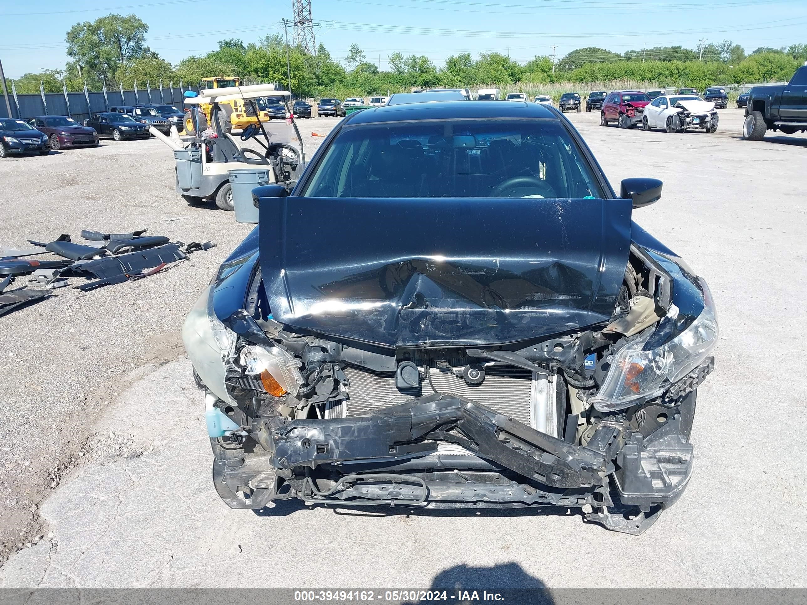 Photo 12 VIN: 1HGCP2F80BA102205 - HONDA ACCORD 