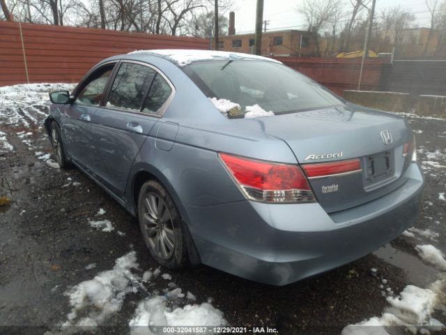 Photo 2 VIN: 1HGCP2F80BA102740 - HONDA ACCORD SDN 