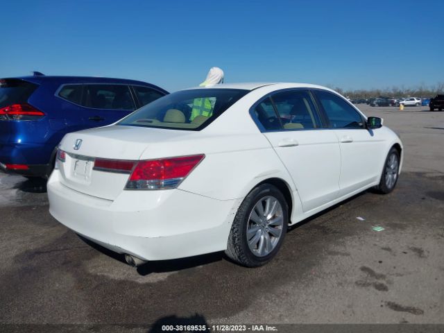 Photo 3 VIN: 1HGCP2F80CA108197 - HONDA ACCORD SDN 