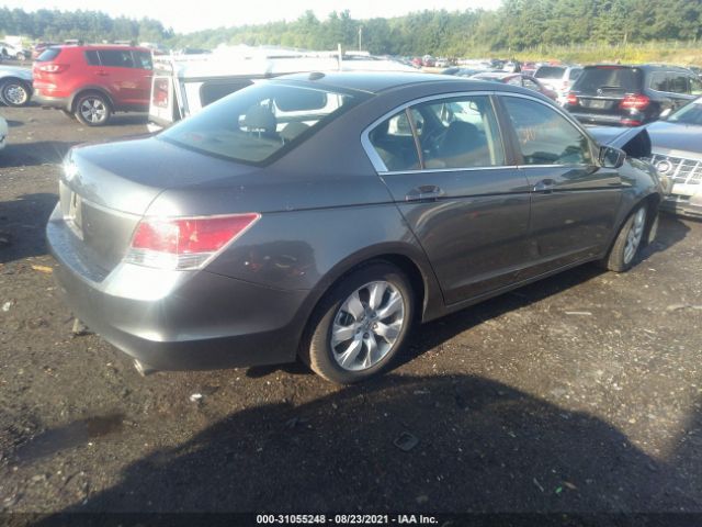 Photo 3 VIN: 1HGCP2F81AA018070 - HONDA ACCORD SDN 