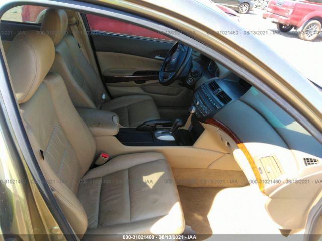 Photo 4 VIN: 1HGCP2F81AA057306 - HONDA ACCORD SDN 