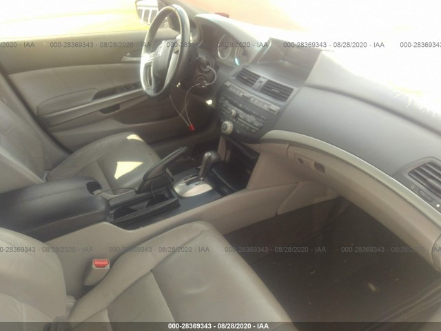 Photo 4 VIN: 1HGCP2F81AA059332 - HONDA ACCORD SDN 