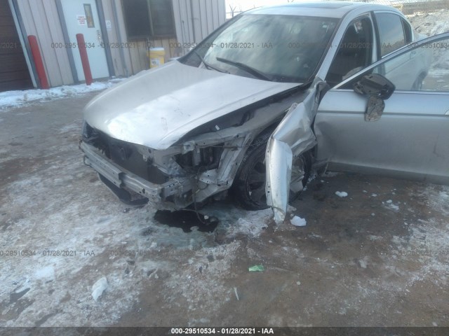 Photo 5 VIN: 1HGCP2F81AA064420 - HONDA ACCORD SDN 