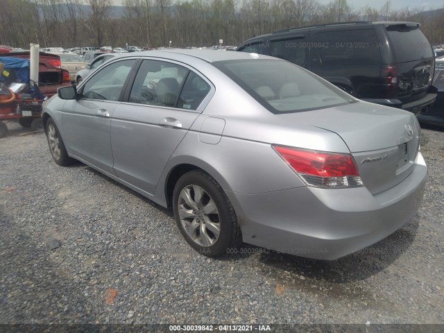 Photo 2 VIN: 1HGCP2F81AA083713 - HONDA ACCORD SDN 