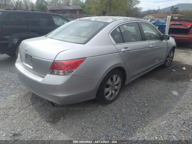 Photo 3 VIN: 1HGCP2F81AA083713 - HONDA ACCORD SDN 