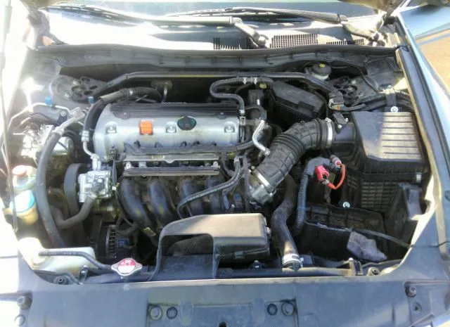 Photo 9 VIN: 1HGCP2F81AA108478 - HONDA ACCORD SDN 