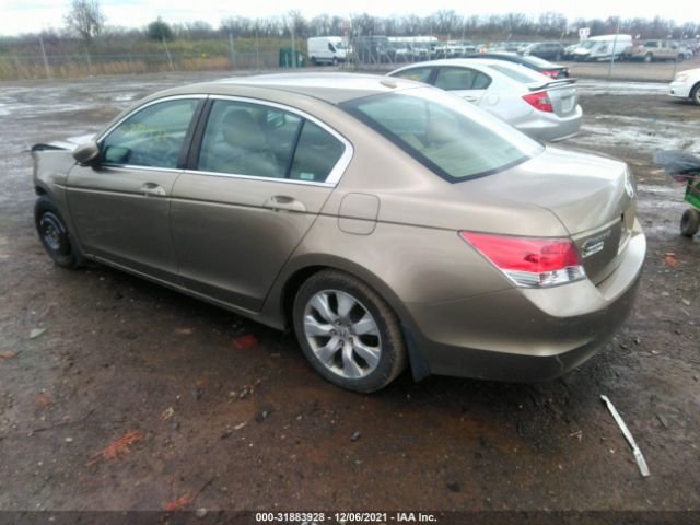 Photo 2 VIN: 1HGCP2F81AA164839 - HONDA ACCORD SDN 