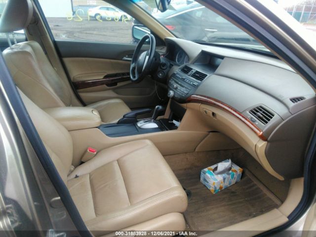 Photo 4 VIN: 1HGCP2F81AA164839 - HONDA ACCORD SDN 