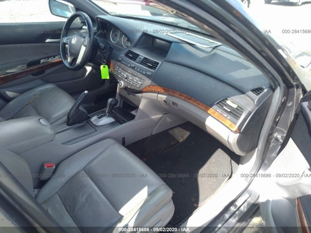 Photo 4 VIN: 1HGCP2F81BA013033 - HONDA ACCORD SDN 