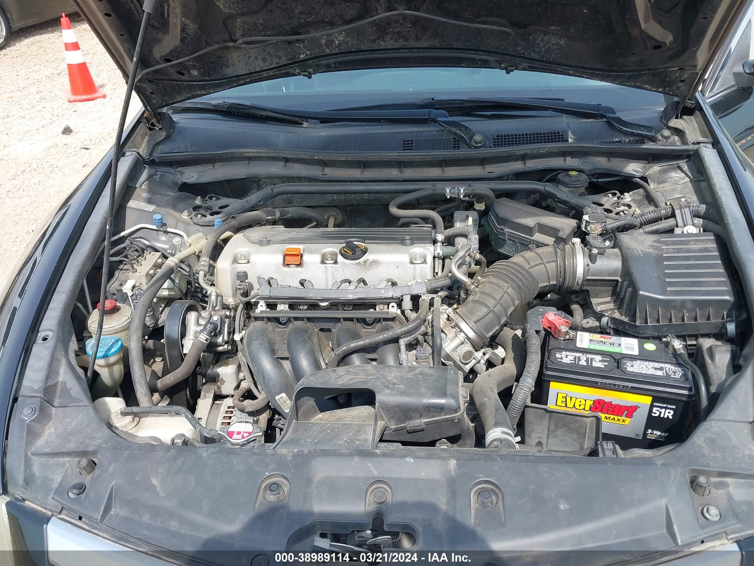 Photo 9 VIN: 1HGCP2F81BA152062 - HONDA ACCORD 