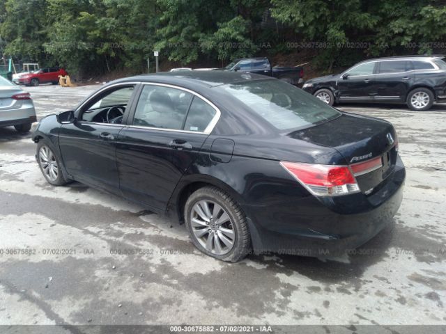 Photo 2 VIN: 1HGCP2F81CA048169 - HONDA ACCORD SDN 