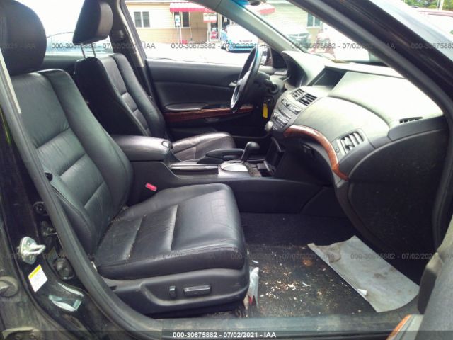 Photo 4 VIN: 1HGCP2F81CA048169 - HONDA ACCORD SDN 