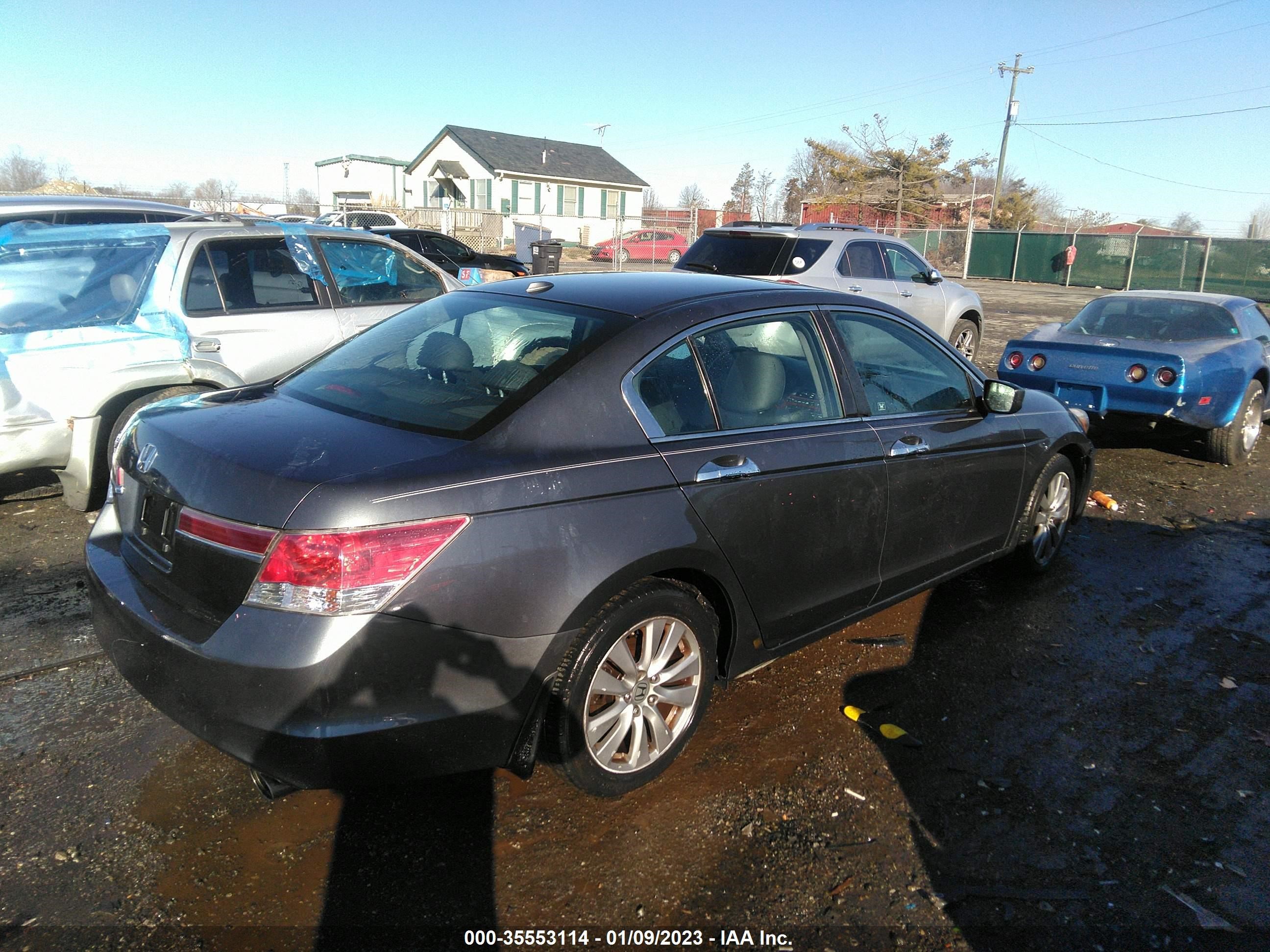 Photo 3 VIN: 1HGCP2F81CA082838 - HONDA ACCORD 