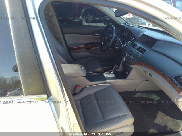 Photo 4 VIN: 1HGCP2F81CA131083 - HONDA ACCORD SDN 