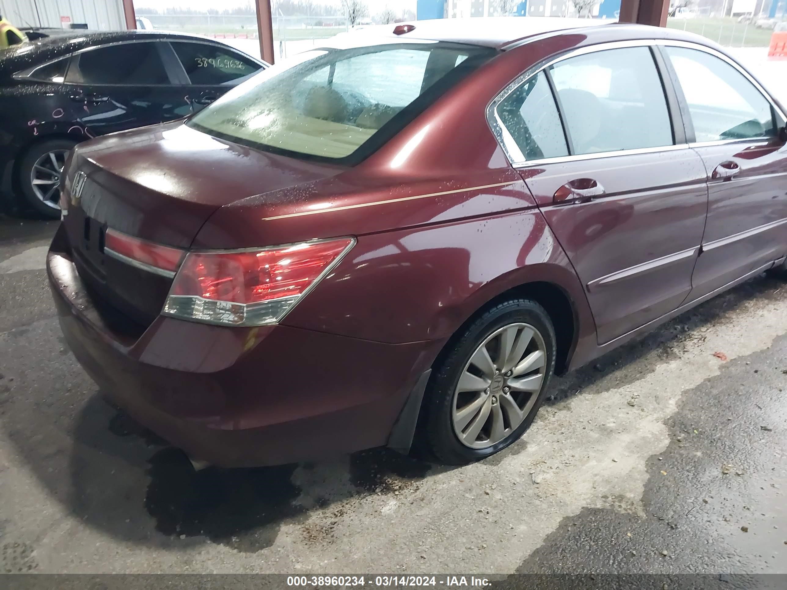 Photo 14 VIN: 1HGCP2F81CA144500 - HONDA ACCORD 