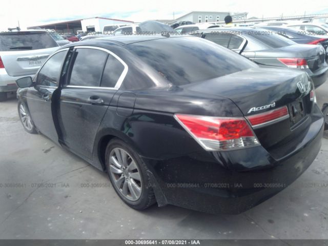 Photo 2 VIN: 1HGCP2F81CA201665 - HONDA ACCORD SDN 