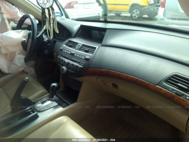 Photo 4 VIN: 1HGCP2F81CA201665 - HONDA ACCORD SDN 