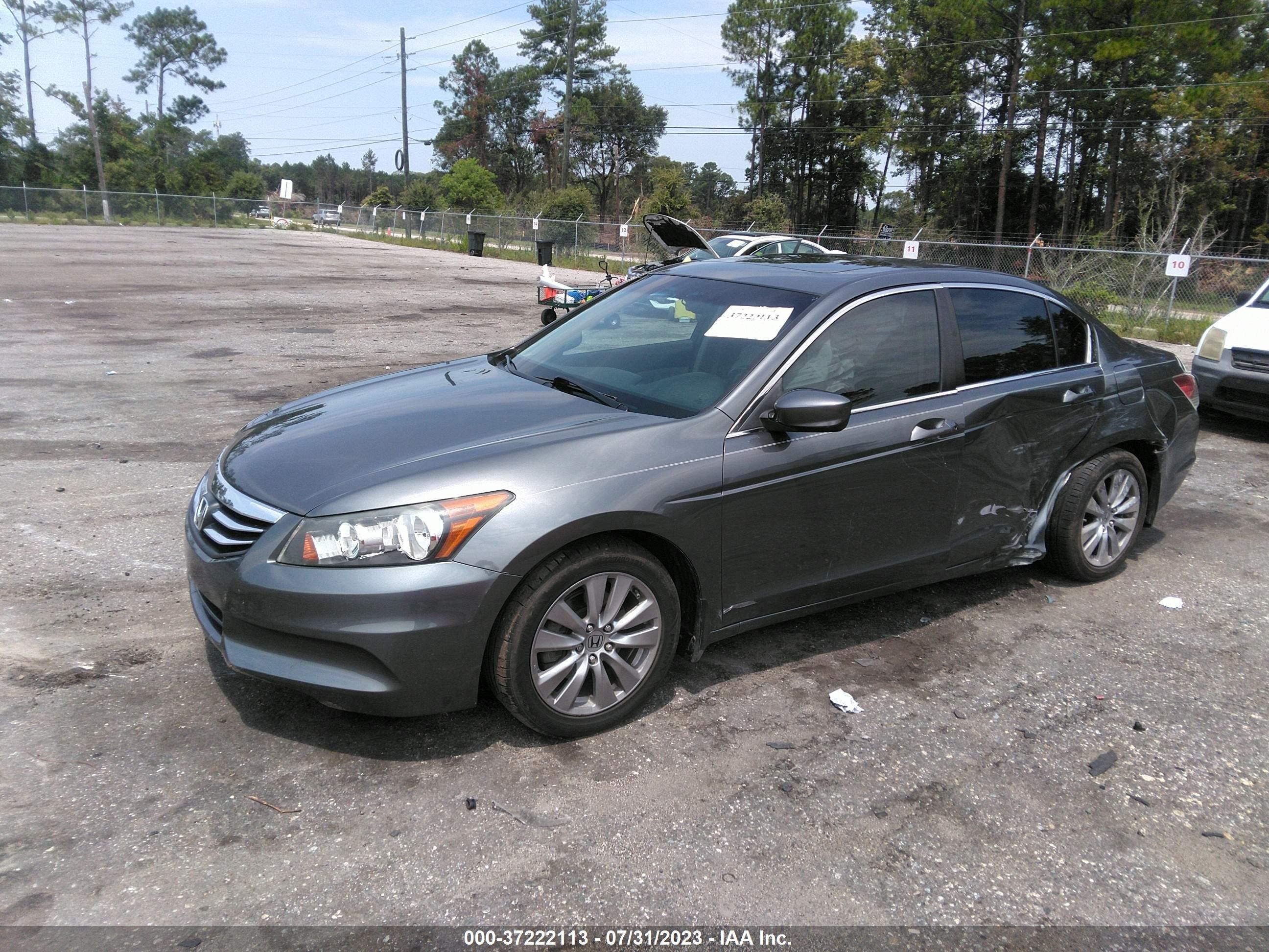 Photo 1 VIN: 1HGCP2F81CA220362 - HONDA ACCORD 