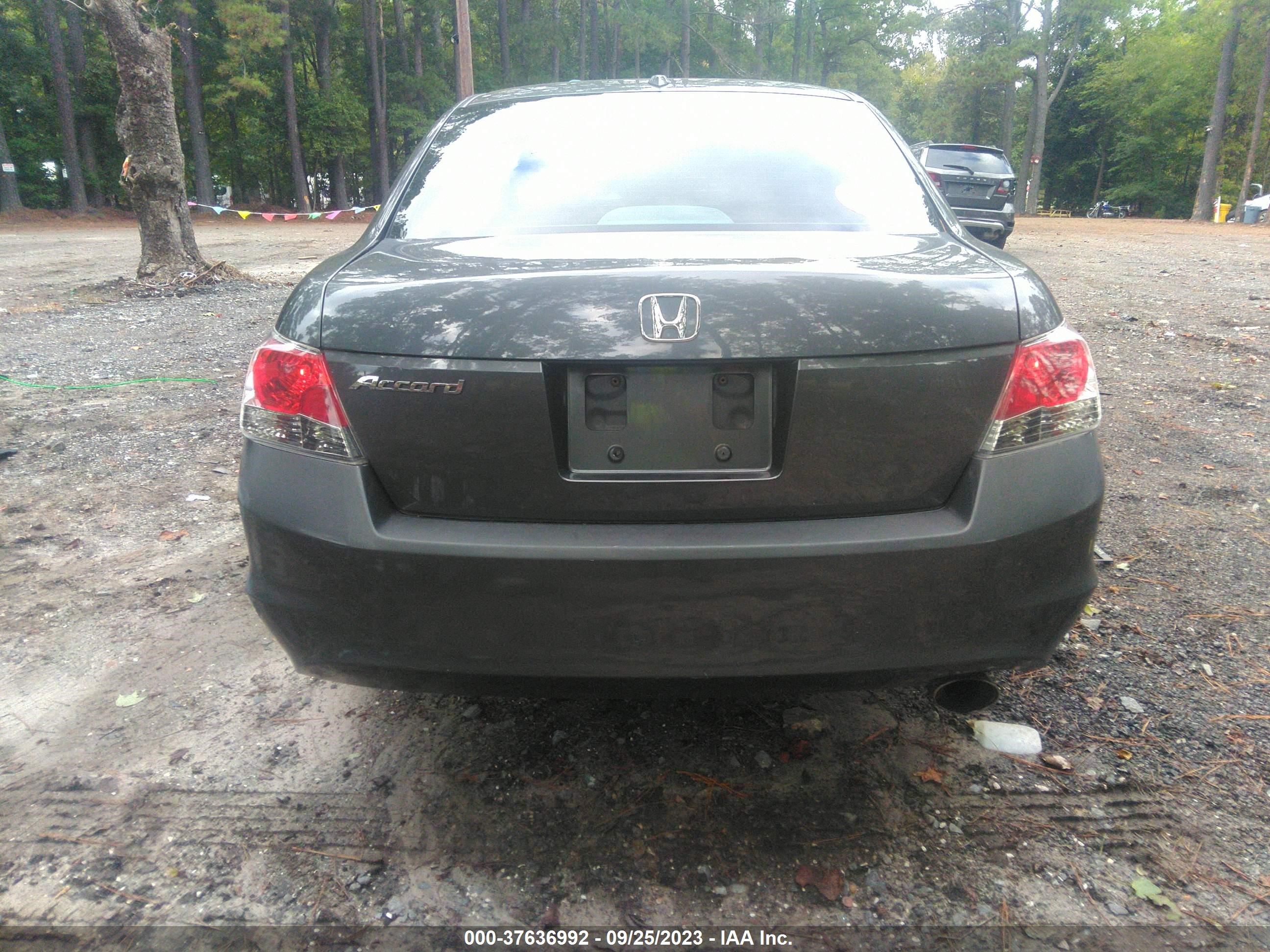 Photo 14 VIN: 1HGCP2F82AA000600 - HONDA ACCORD 