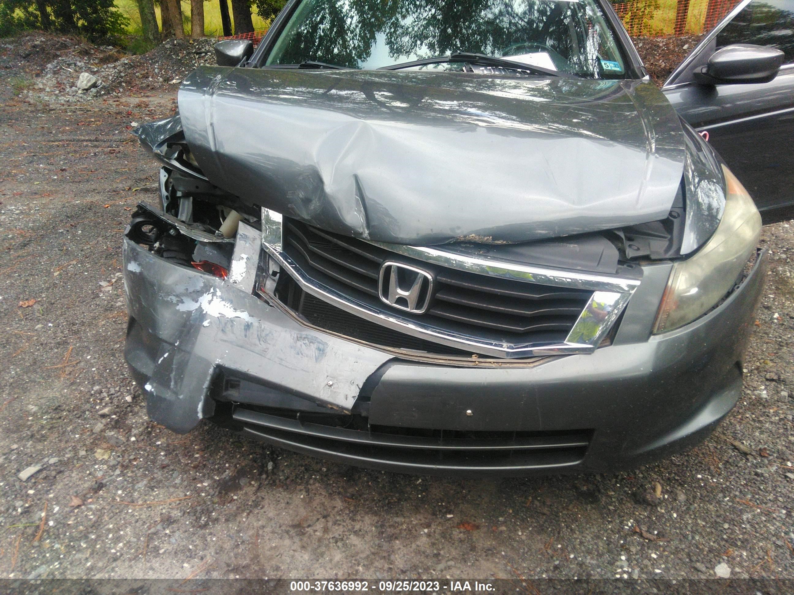 Photo 5 VIN: 1HGCP2F82AA000600 - HONDA ACCORD 