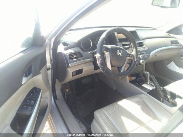 Photo 4 VIN: 1HGCP2F82AA024105 - HONDA ACCORD SDN 