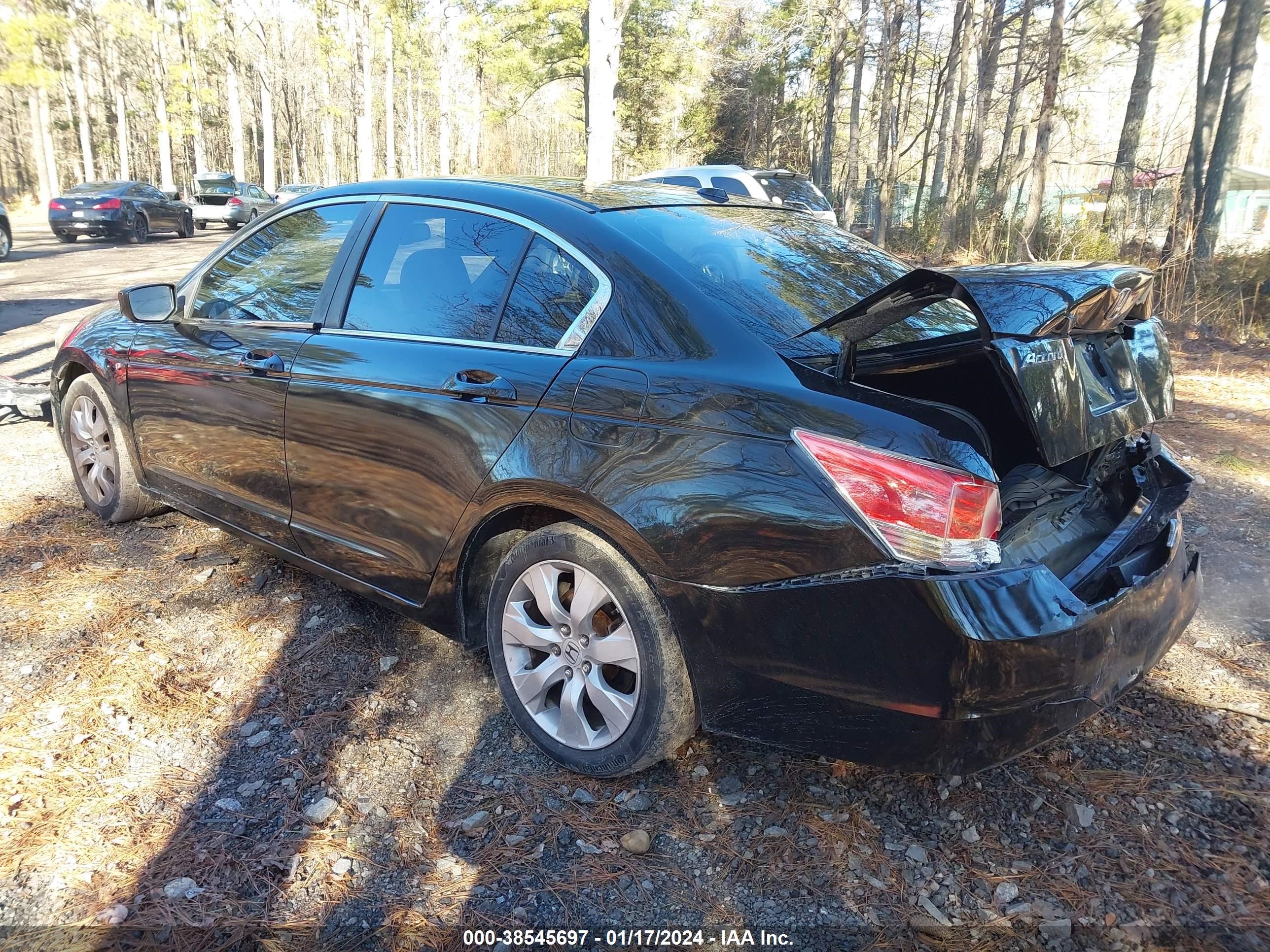 Photo 2 VIN: 1HGCP2F82AA070257 - HONDA ACCORD 