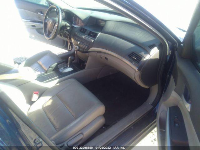 Photo 4 VIN: 1HGCP2F82AA104486 - HONDA ACCORD SDN 