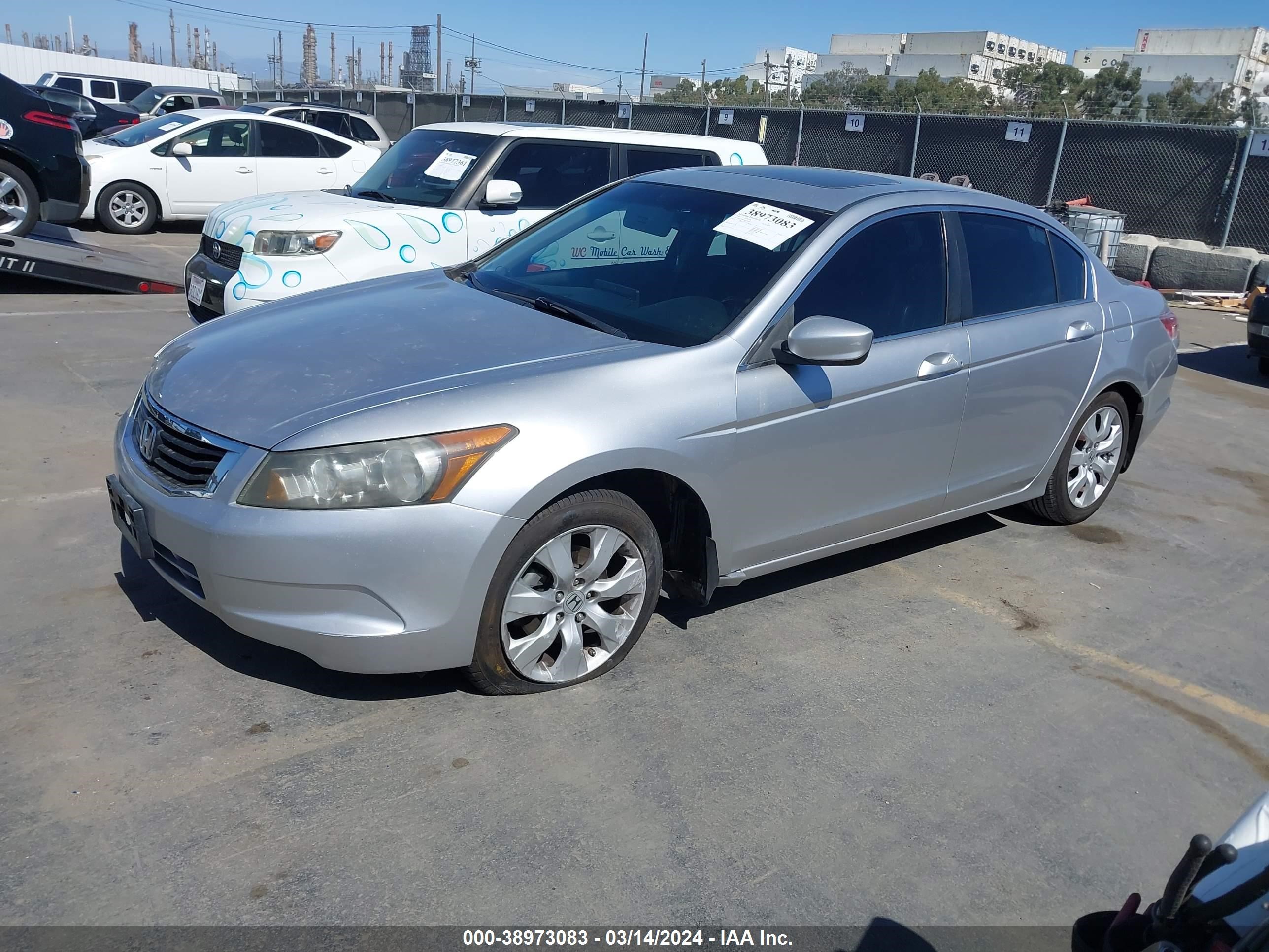 Photo 1 VIN: 1HGCP2F82AA133826 - HONDA ACCORD 