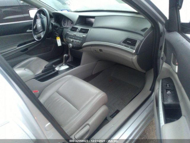 Photo 4 VIN: 1HGCP2F82AA179169 - HONDA ACCORD SDN 