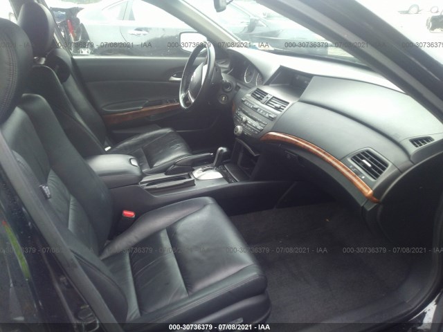 Photo 4 VIN: 1HGCP2F82BA006673 - HONDA ACCORD SDN 