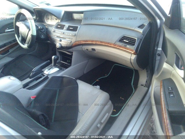 Photo 4 VIN: 1HGCP2F82BA028057 - HONDA ACCORD SDN 