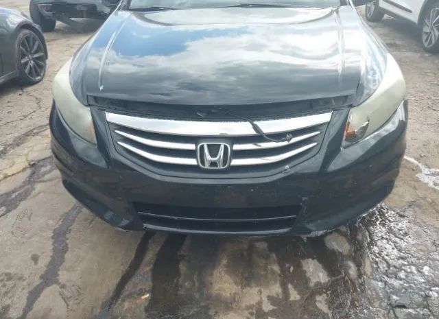 Photo 5 VIN: 1HGCP2F82BA043948 - HONDA ACCORD SDN 