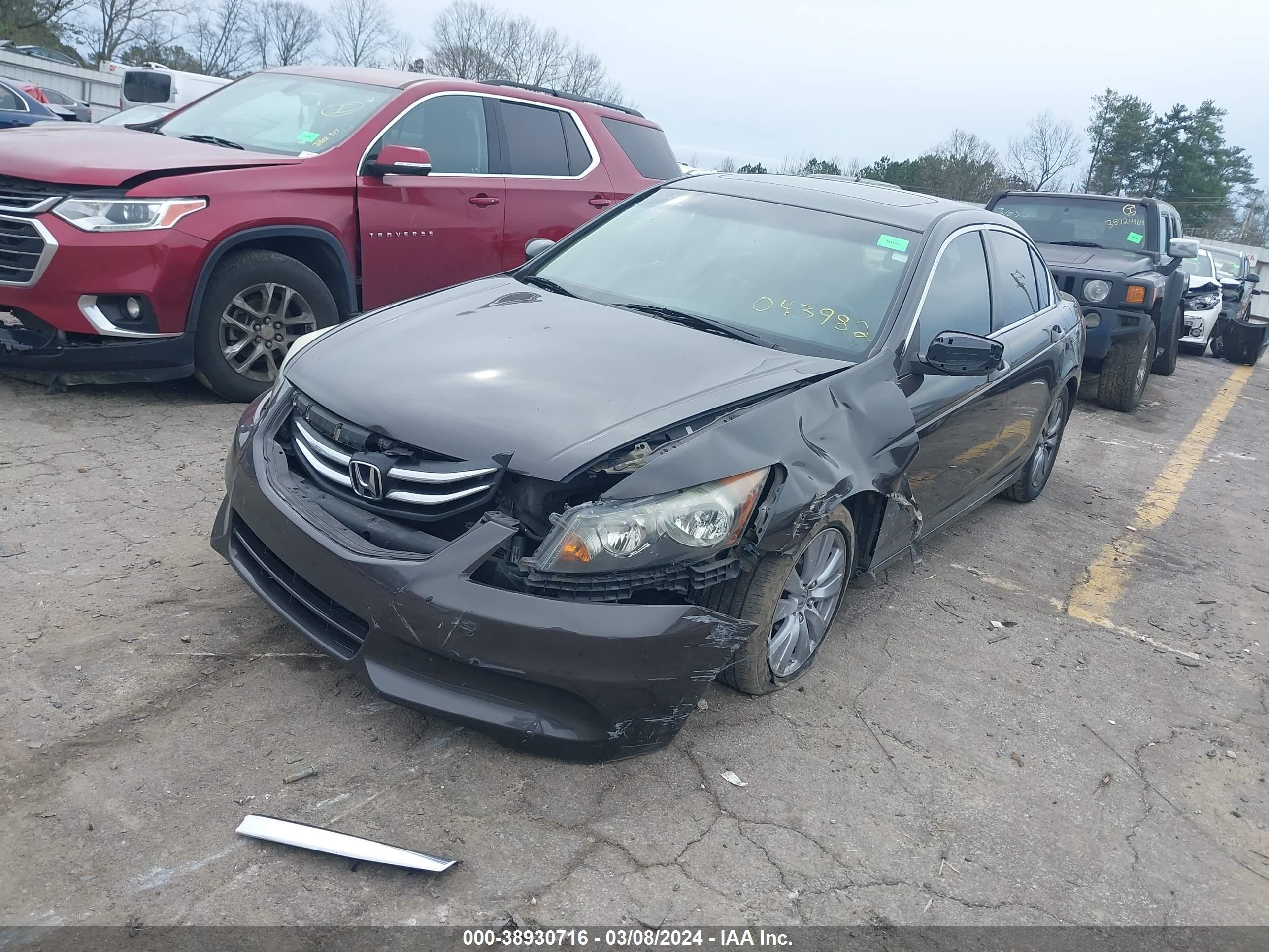 Photo 1 VIN: 1HGCP2F82BA043982 - HONDA ACCORD 