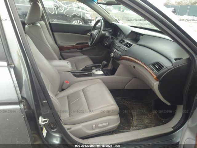 Photo 4 VIN: 1HGCP2F82BA102285 - HONDA ACCORD SDN 