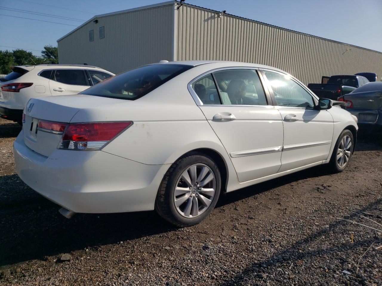 Photo 2 VIN: 1HGCP2F82CA033034 - HONDA ACCORD 