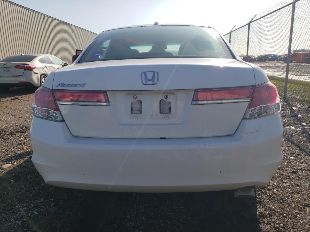 Photo 5 VIN: 1HGCP2F82CA033034 - HONDA ACCORD 