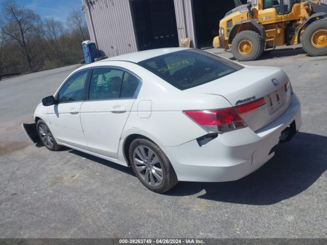 Photo 2 VIN: 1HGCP2F82CA215865 - HONDA ACCORD 