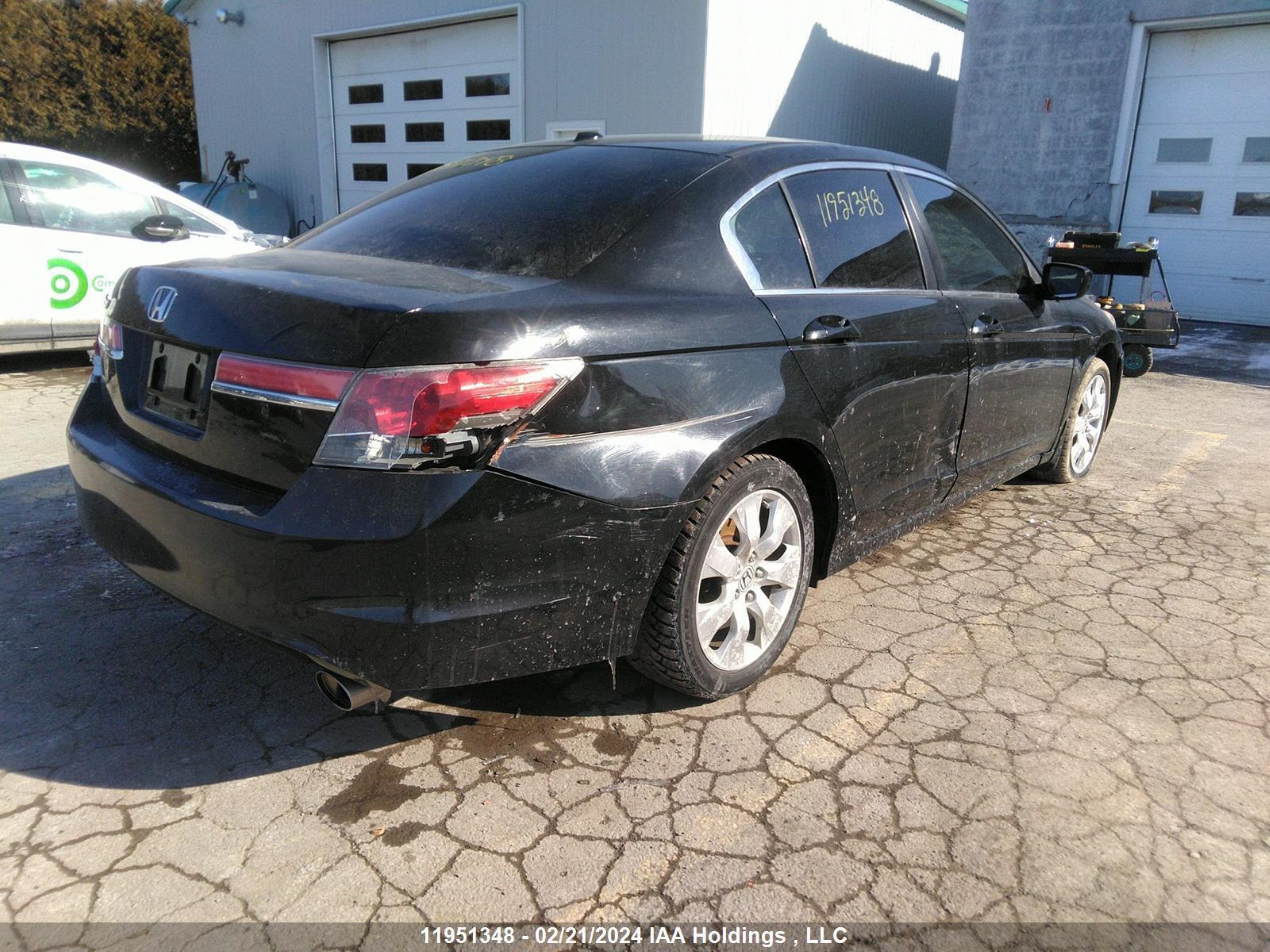 Photo 3 VIN: 1HGCP2F82CA801840 - HONDA ACCORD 