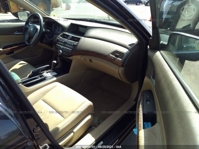 Photo 4 VIN: 1HGCP2F83AA052365 - HONDA ACCORD SDN 