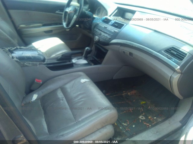 Photo 4 VIN: 1HGCP2F83AA064970 - HONDA ACCORD SDN 