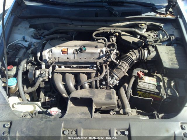 Photo 9 VIN: 1HGCP2F83AA143748 - HONDA ACCORD SDN 