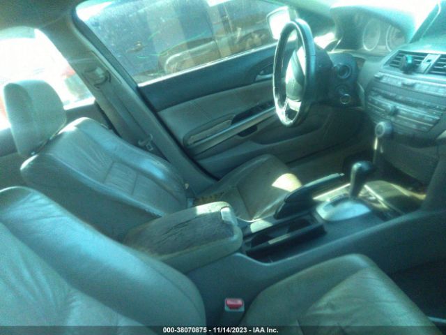 Photo 4 VIN: 1HGCP2F83AA143865 - HONDA ACCORD 