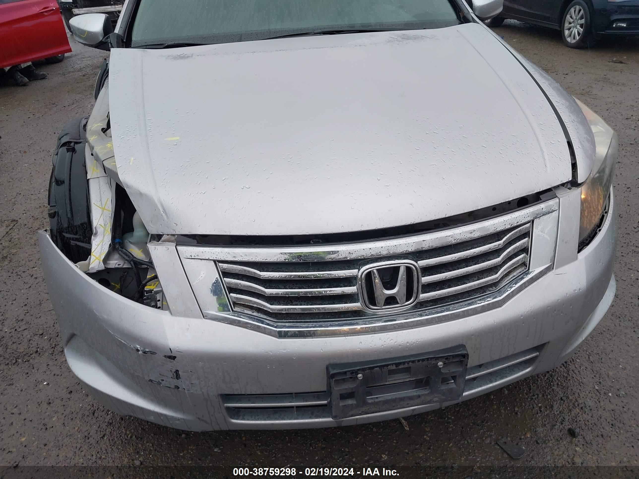 Photo 12 VIN: 1HGCP2F83AA162350 - HONDA ACCORD 