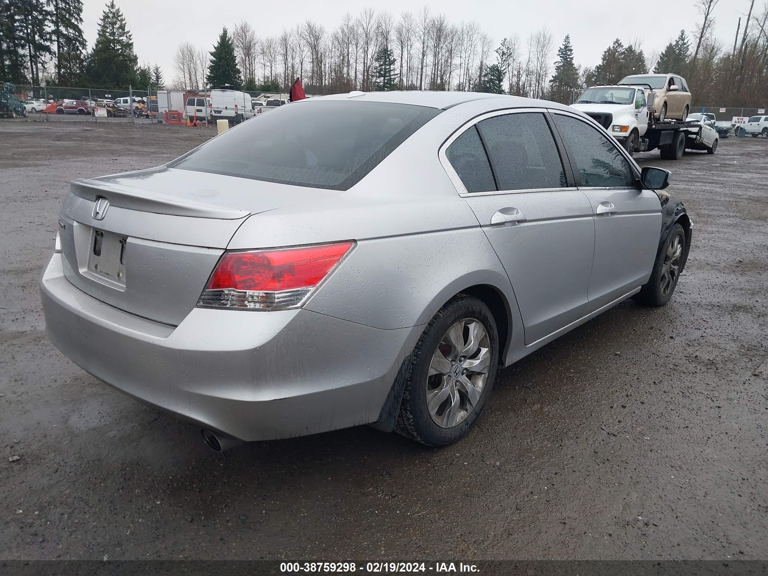 Photo 3 VIN: 1HGCP2F83AA162350 - HONDA ACCORD 