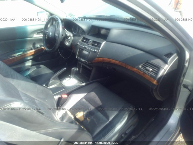 Photo 4 VIN: 1HGCP2F83BA000770 - HONDA ACCORD SDN 