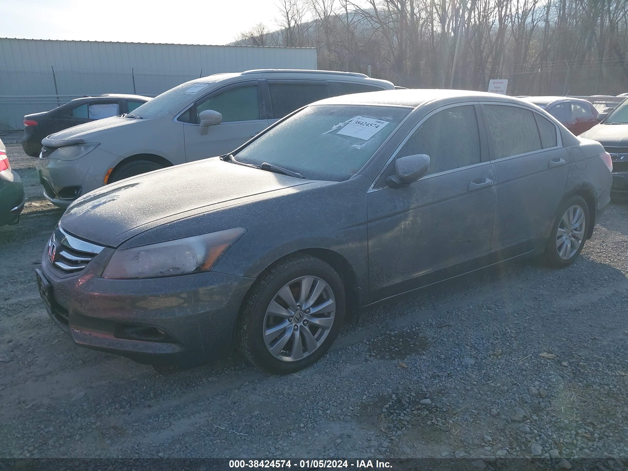 Photo 1 VIN: 1HGCP2F83BA040668 - HONDA ACCORD 