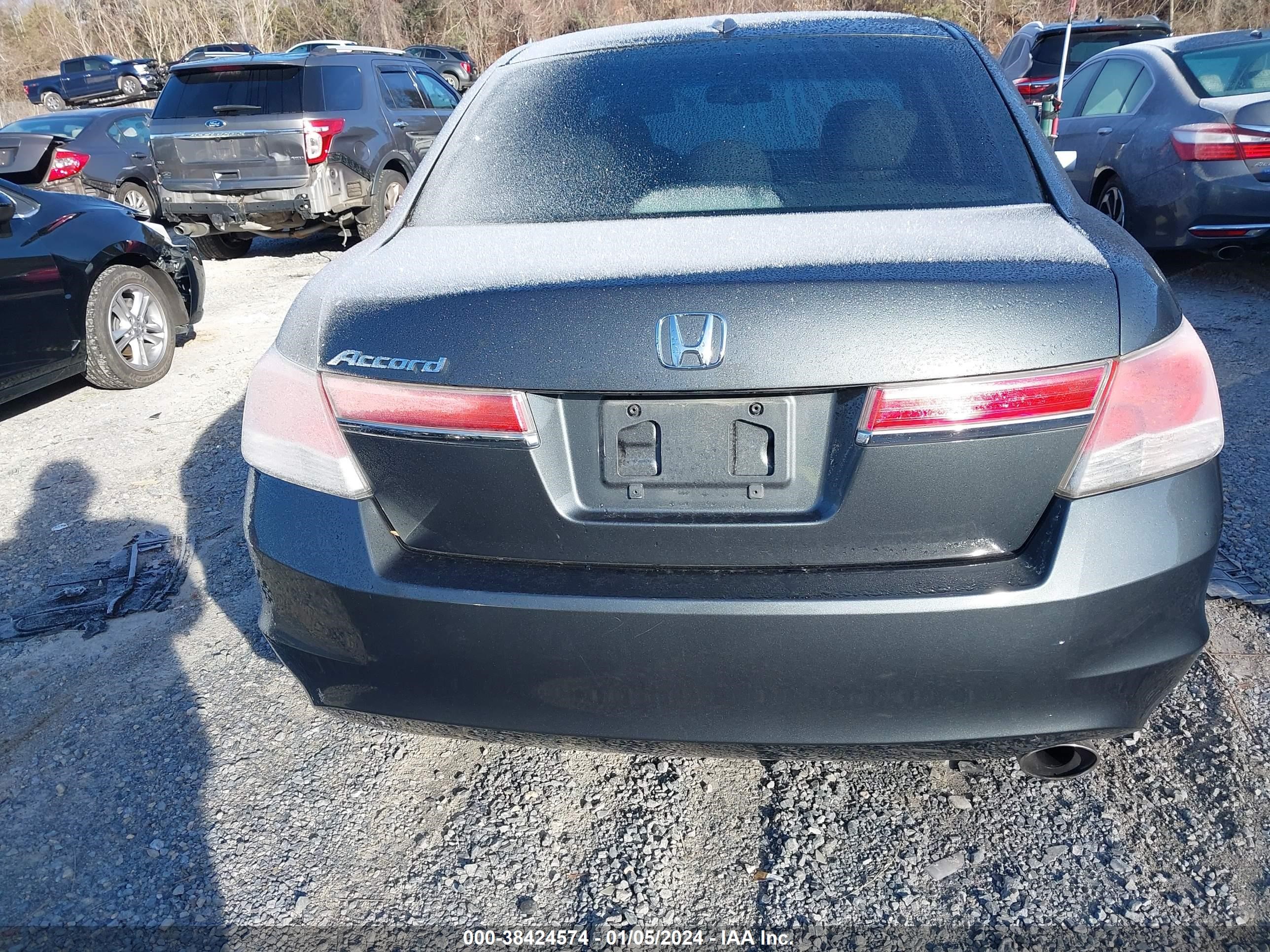 Photo 16 VIN: 1HGCP2F83BA040668 - HONDA ACCORD 