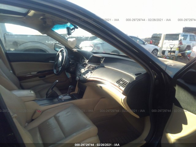 Photo 4 VIN: 1HGCP2F83BA110928 - HONDA ACCORD SDN 